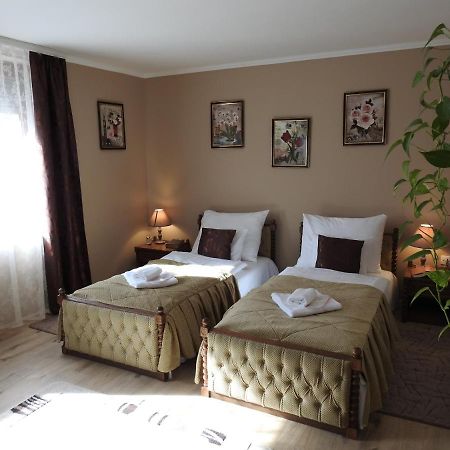 Moezsi Apartman Tolna ภายนอก รูปภาพ