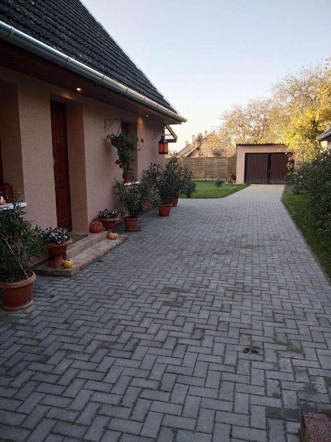 Moezsi Apartman Tolna ภายนอก รูปภาพ