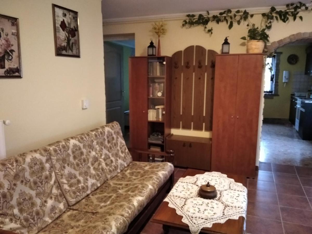 Moezsi Apartman Tolna ภายนอก รูปภาพ