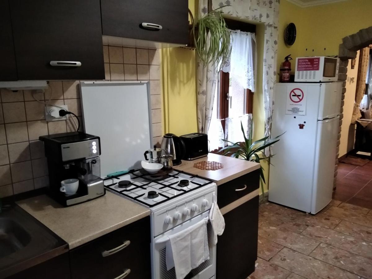 Moezsi Apartman Tolna ภายนอก รูปภาพ