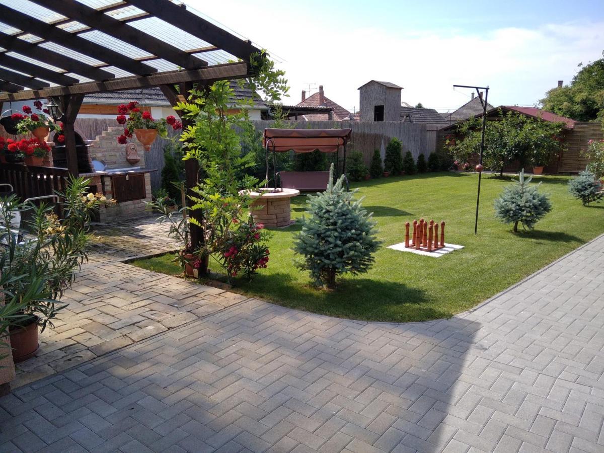 Moezsi Apartman Tolna ภายนอก รูปภาพ