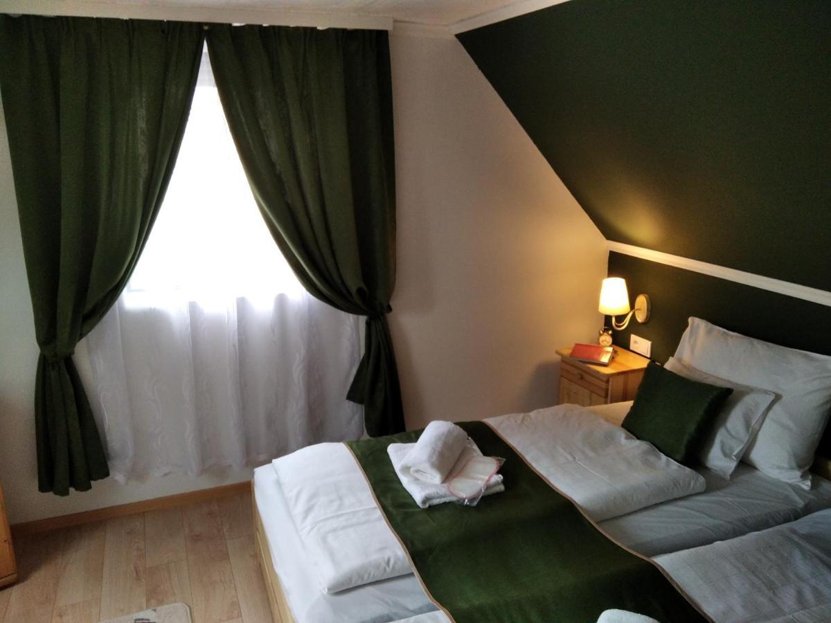 Moezsi Apartman Tolna ภายนอก รูปภาพ