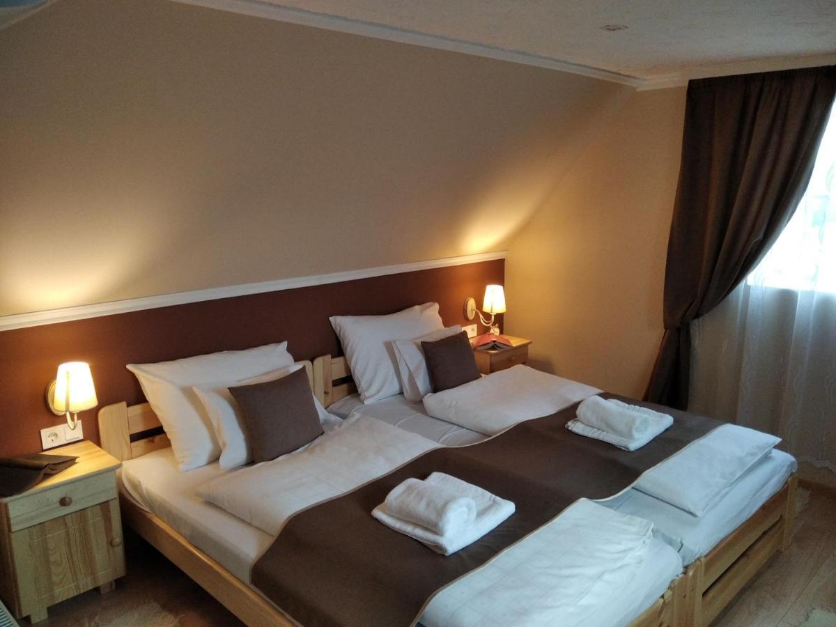 Moezsi Apartman Tolna ภายนอก รูปภาพ