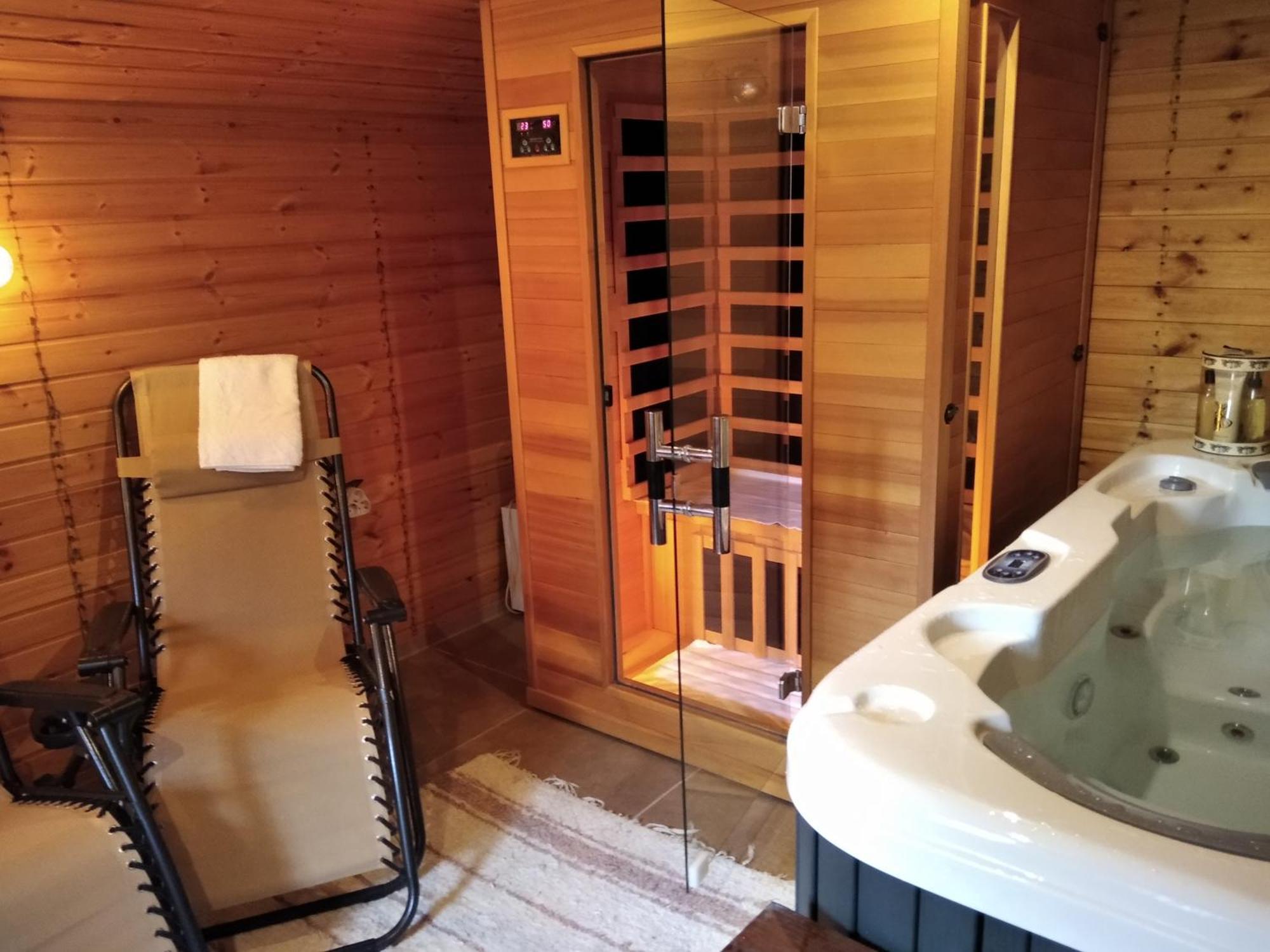 Moezsi Apartman Tolna ภายนอก รูปภาพ